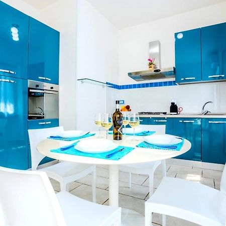 Hostly - Vittoria House - Near The Center With Private Parking Apartamento Nápoles Exterior foto