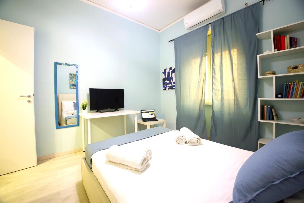 Hostly - Vittoria House - Near The Center With Private Parking Apartamento Nápoles Exterior foto