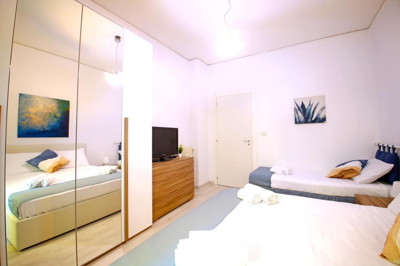 Hostly - Vittoria House - Near The Center With Private Parking Apartamento Nápoles Exterior foto