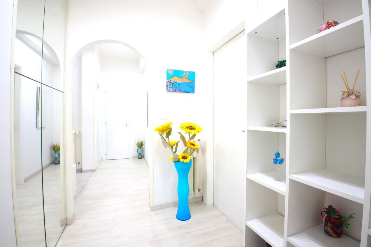 Hostly - Vittoria House - Near The Center With Private Parking Apartamento Nápoles Exterior foto