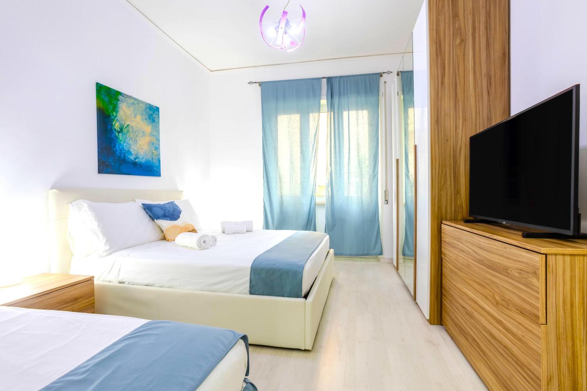Hostly - Vittoria House - Near The Center With Private Parking Apartamento Nápoles Exterior foto