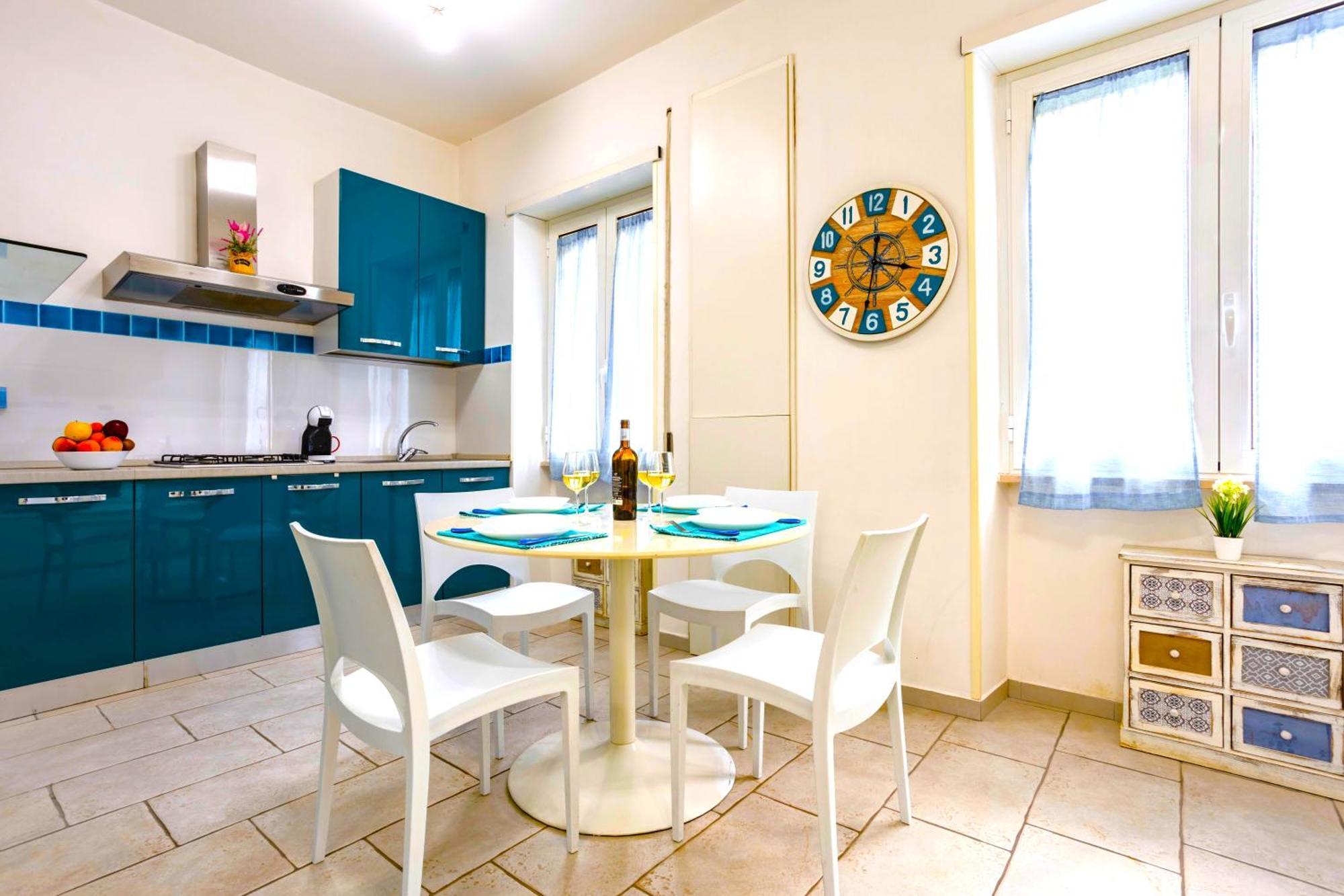 Hostly - Vittoria House - Near The Center With Private Parking Apartamento Nápoles Exterior foto